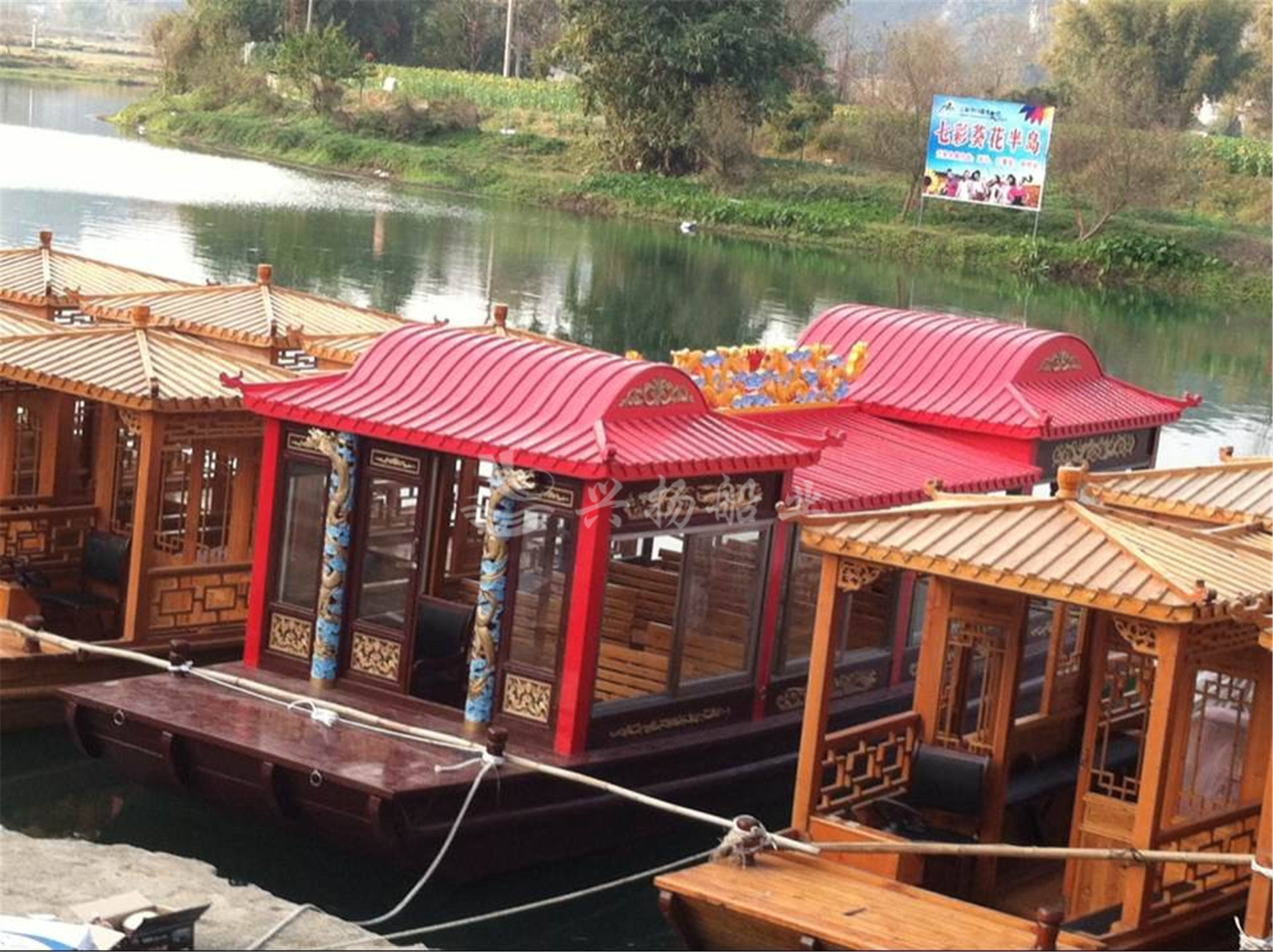 仿古紅色畫(huà)舫船