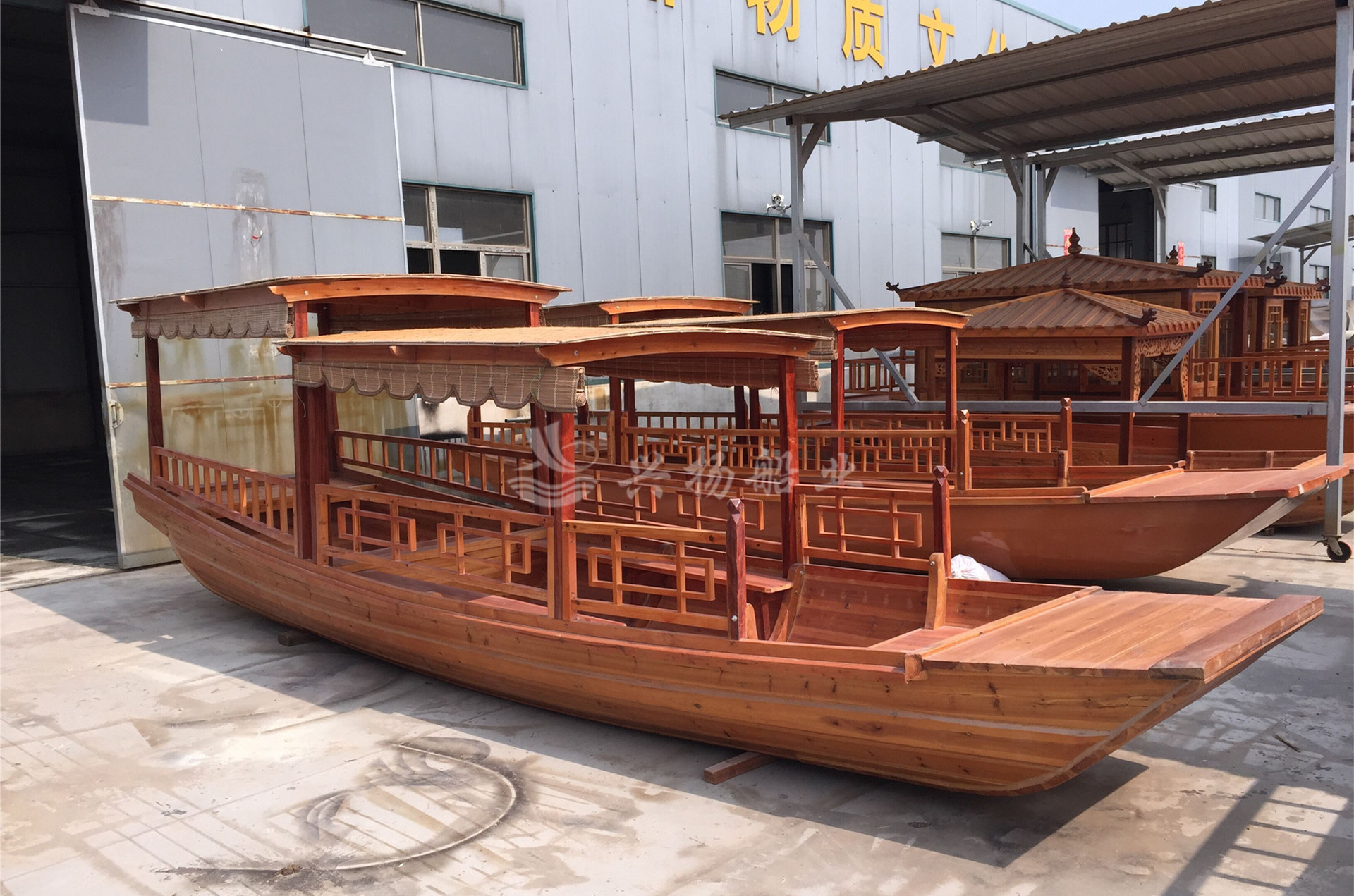 高低篷觀(guān)光船