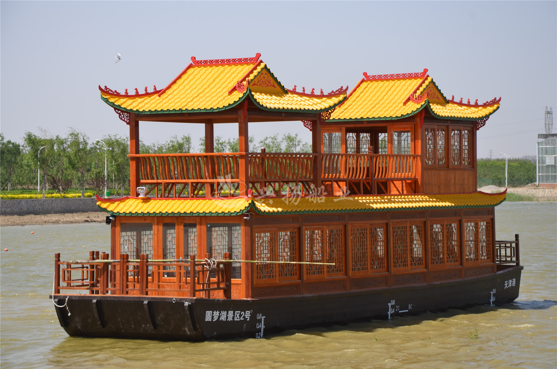 天津圓夢(mèng)湖景區雙層畫(huà)舫船
