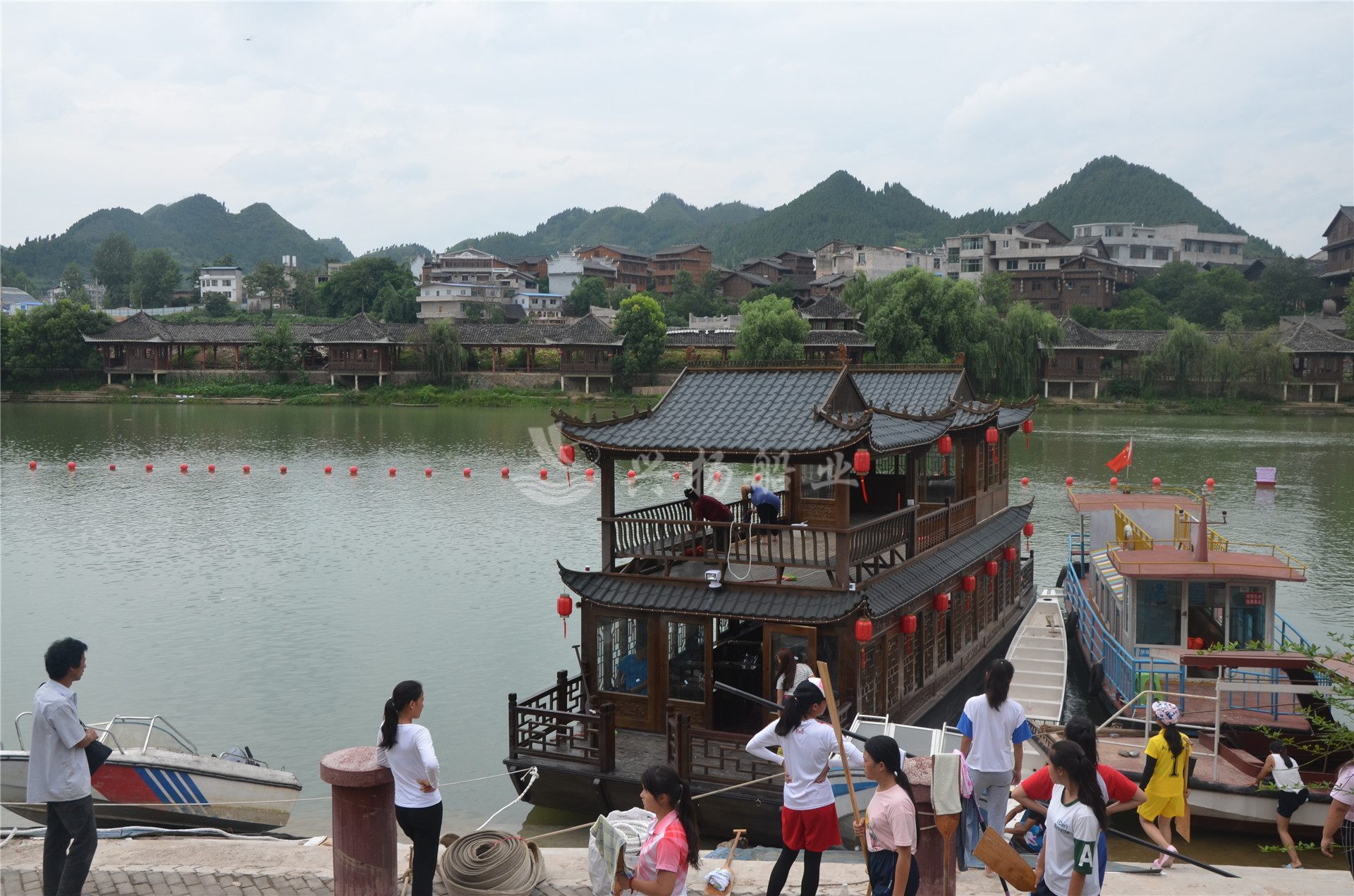 貴州凱里下司古鎮雙層畫(huà)舫船