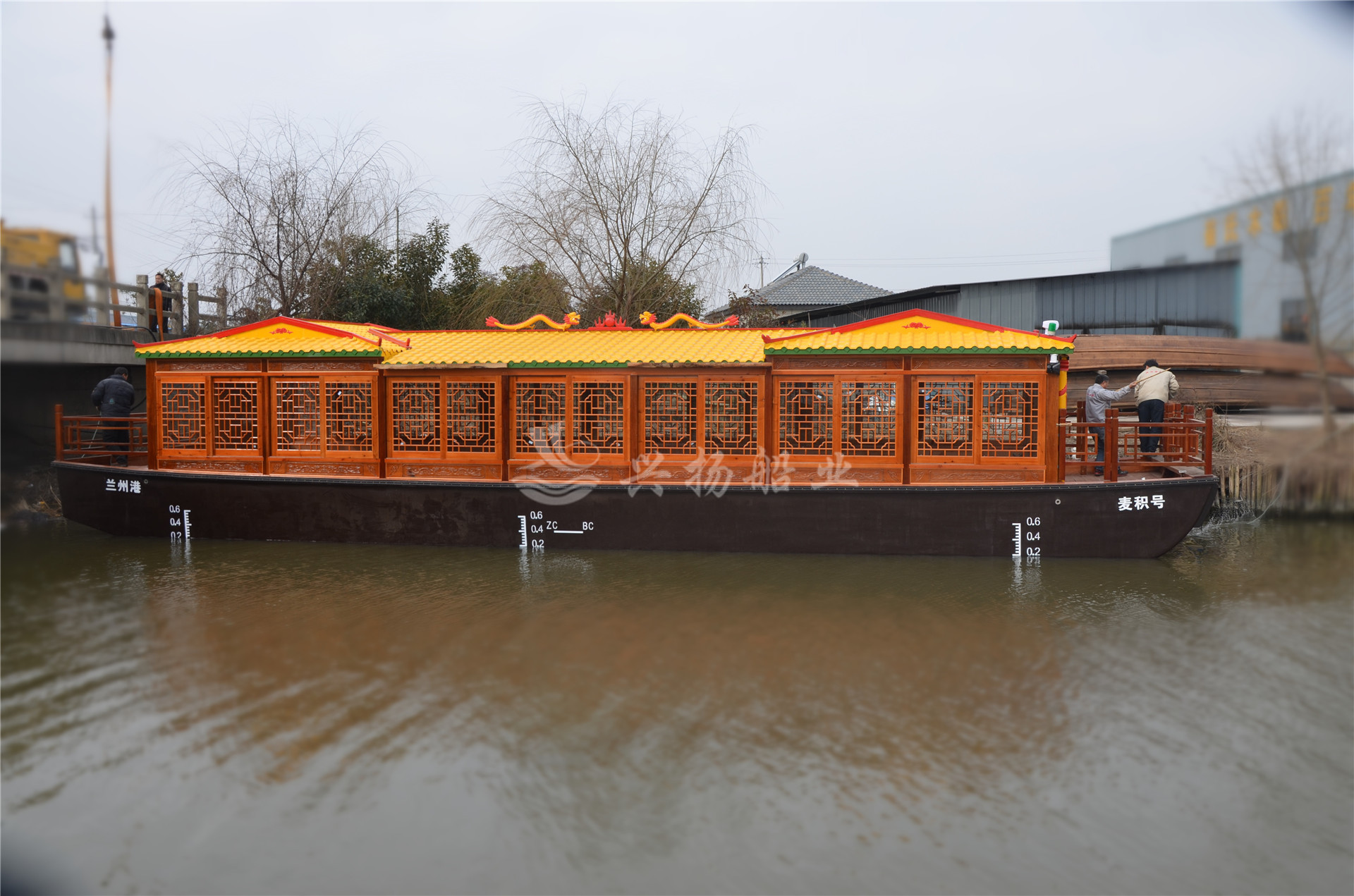 甘肅天水畫(huà)舫船