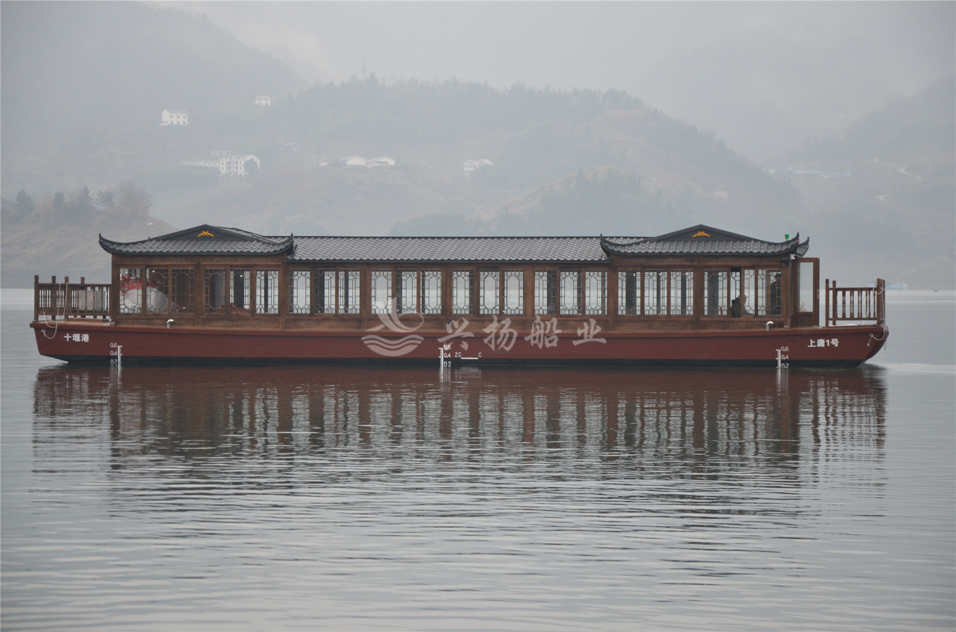 湖北十堰豪華畫(huà)舫船