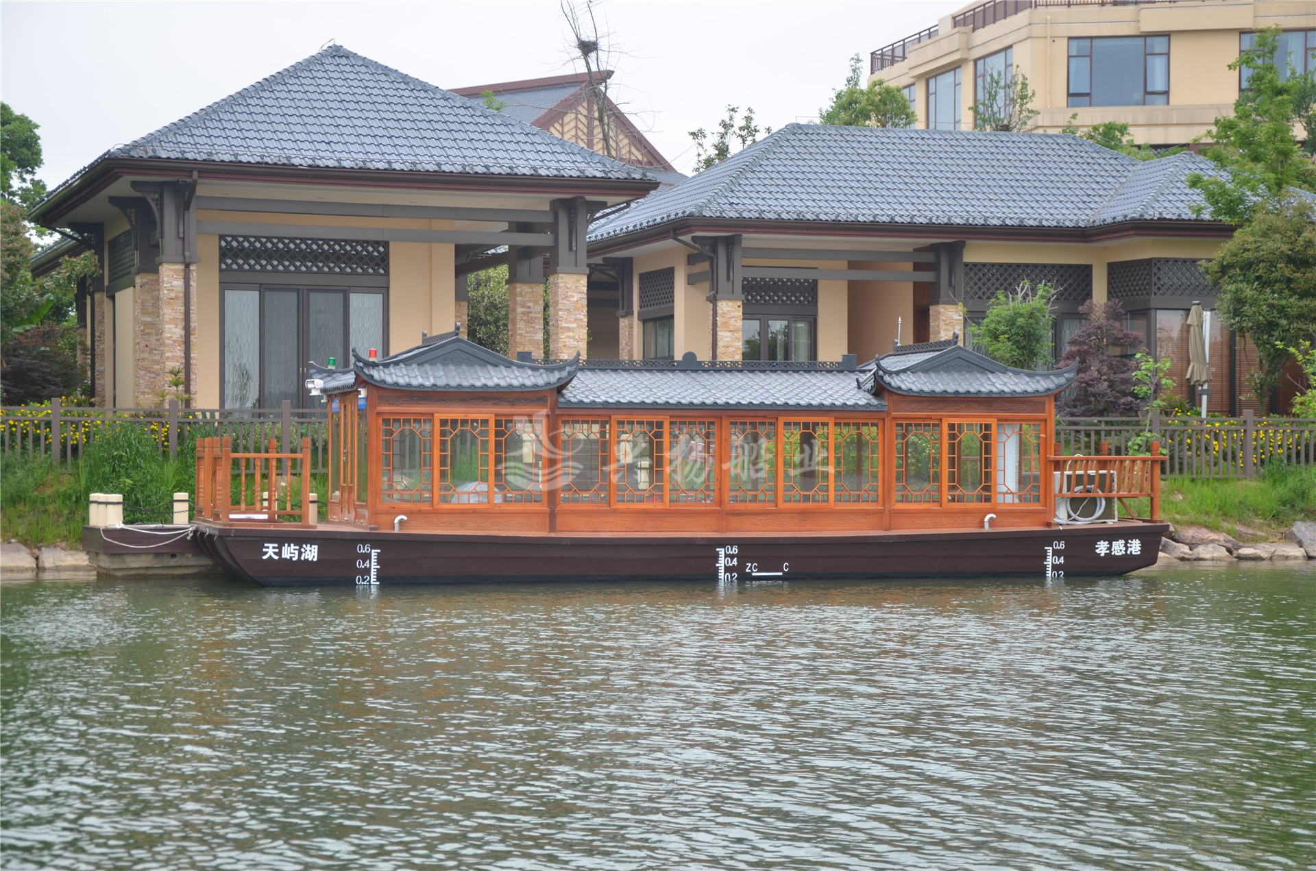 湖北孝感畫(huà)舫船